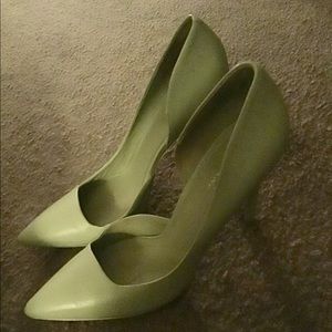 Kenneth Cole Bright Green Stiletto Pumps